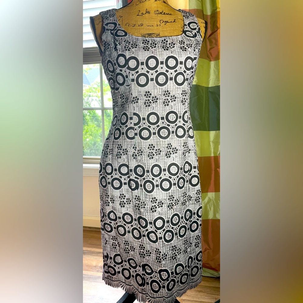 Muse 8 Black White Lined Dress
